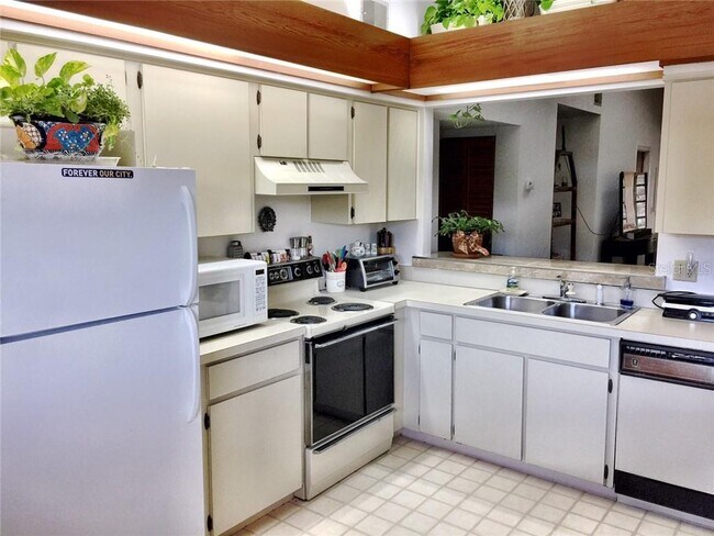 New stove w microwave not shown - 4438 Middlebrook Rd