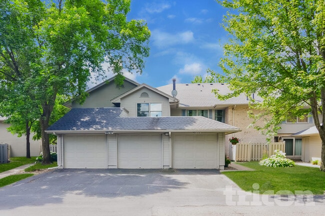 Building Photo - 18727 Clear View Terrace