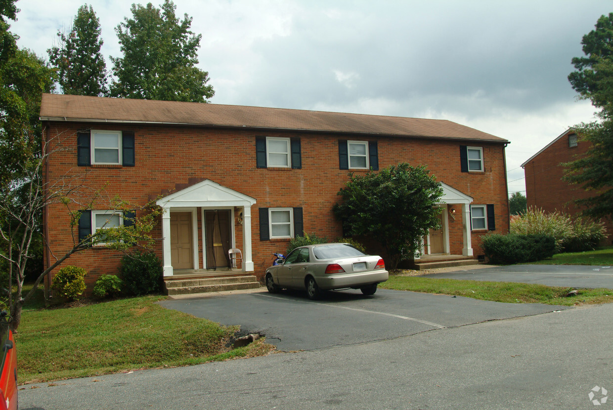 Primary Photo - Collindale Apartments