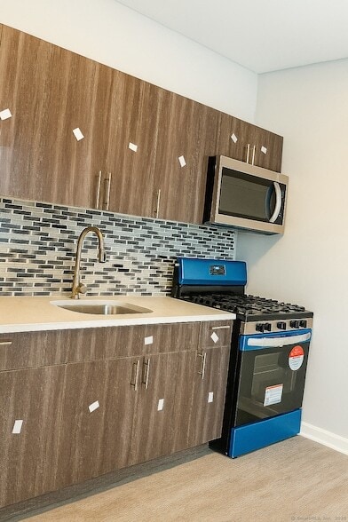 Foto principal - 639 Barnum Ave