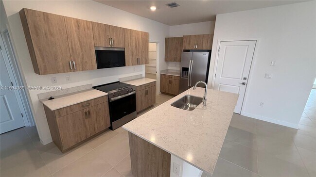 Foto del edificio - 1535 SE 7th Ct