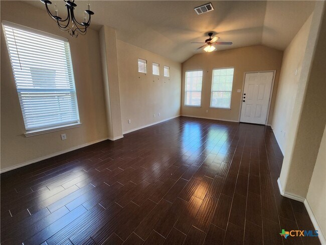 Foto del edificio - 538 Creekside Cir