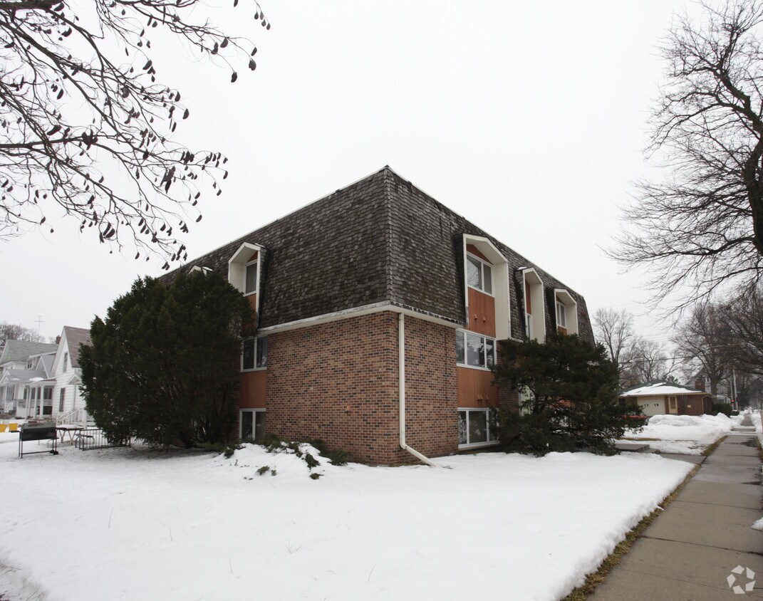Building Photo - 1300 S 13th St