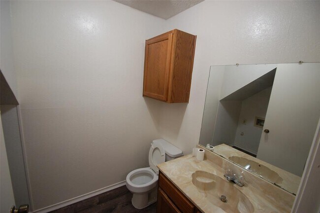 Building Photo - 408 Central Park Dr