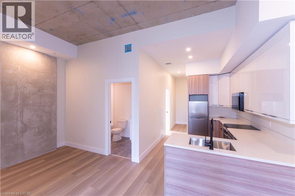 Photo principale - 169 James St S