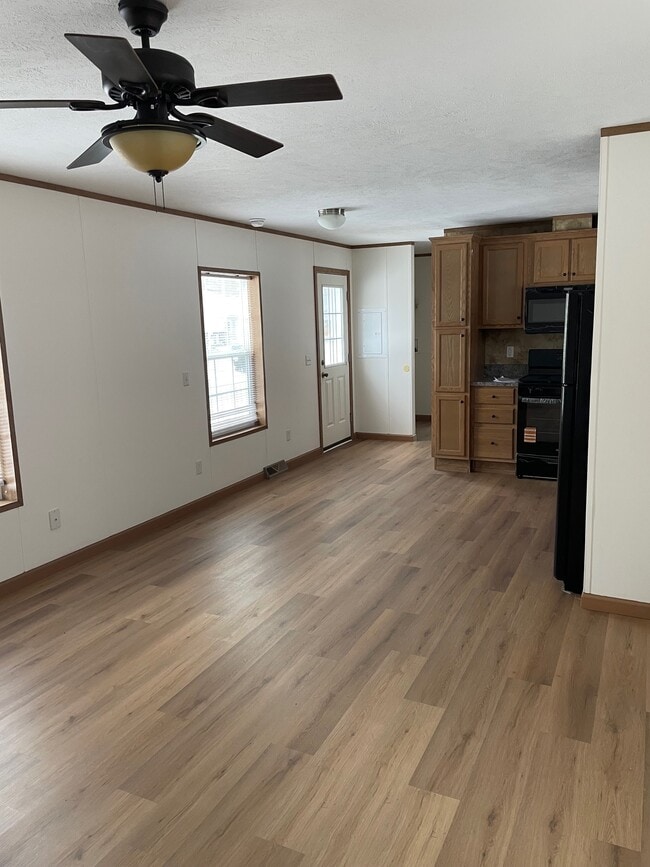 Building Photo - 25 John Ln