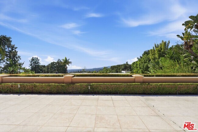 Building Photo - 1831 Loma Vista Dr