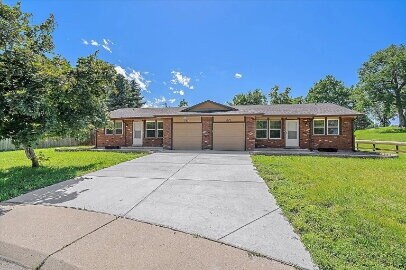 Foto del edificio - **FIRST MONTH FREE**!!  Immacutate, FULLY FURNISHED 2-Bed - 1 Bath Duplex with Garage & Fenced Ya...