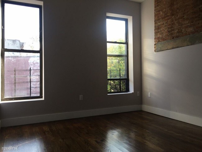 Building Photo - 493 Macon St