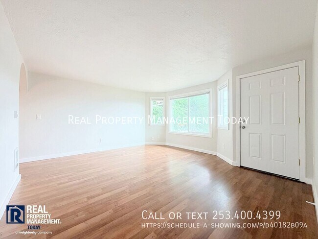 Building Photo - 5020 S Tyler St