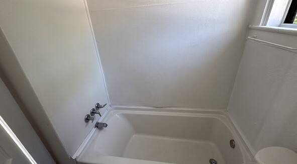 Building Photo - 622 N Beach St