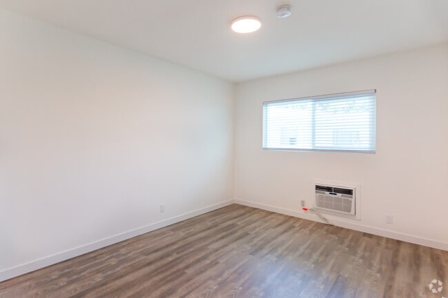1BR,1BA- Bedroom - Mid-century LA style in Sherman Oaks!