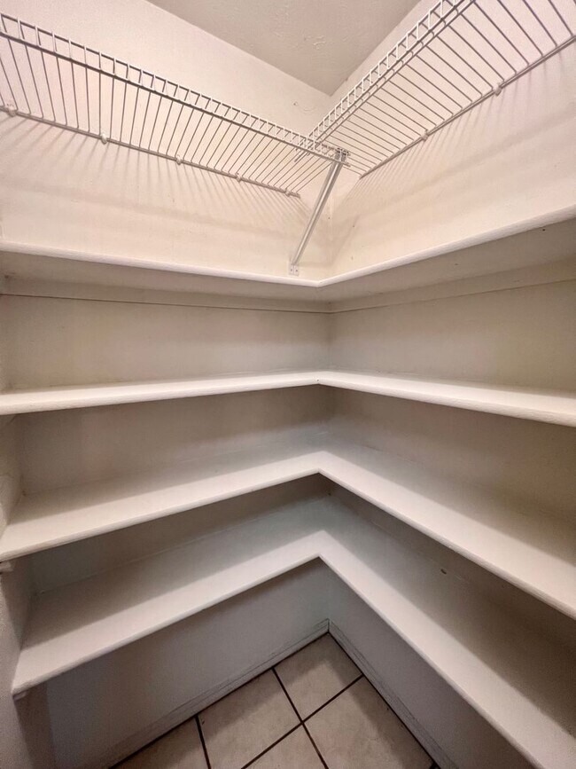 Foto del edificio - Beautifully Updated 3 Bedroom, 2 Bath Home...