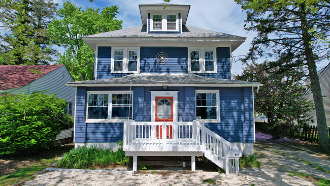 Building Photo - 615 Shore Rd