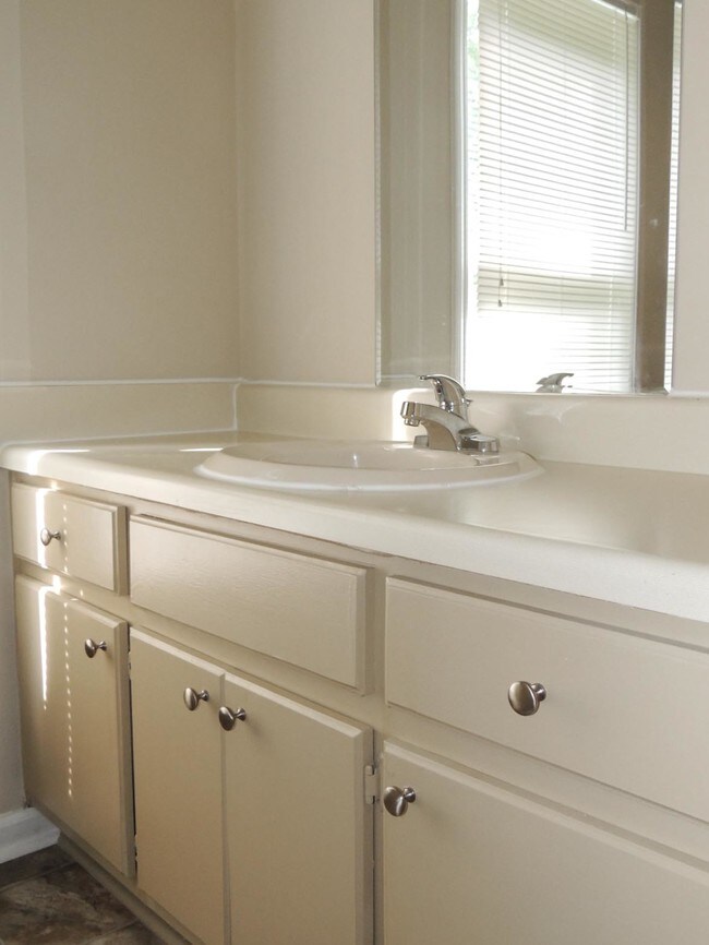 Building Photo - 146 Pine Rock Rd