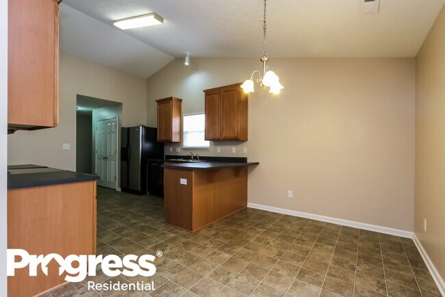 Building Photo - 4567 Everest Dr S