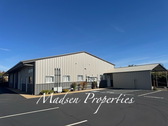 Building Photo - 1115 E Ewald Ct