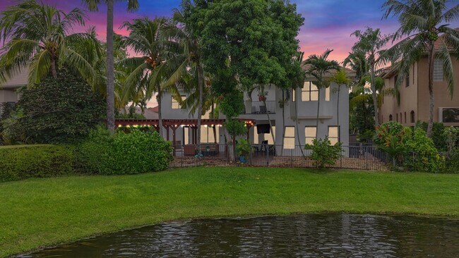 Foto del edificio - 10703 Versailles Blvd