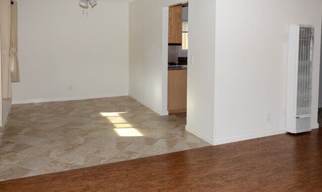 Dining room - 1220 N Park Western Dr