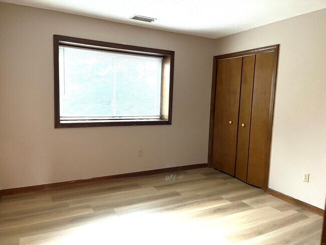 Foto del edificio - 307 Spring Meadow Rd