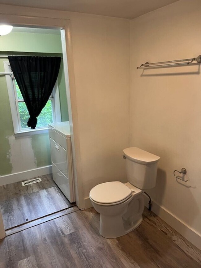 Foto del edificio - Charming 2-Bedroom Home Near Switchyard Pa...