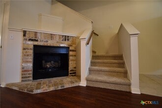 Building Photo - 2215 Dry Creek Dr