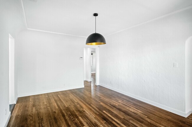 Foto del edificio - 1516 S Crest Dr