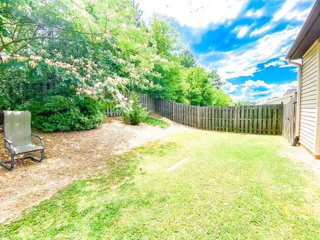 Building Photo - 2464 Ridgemont Dr