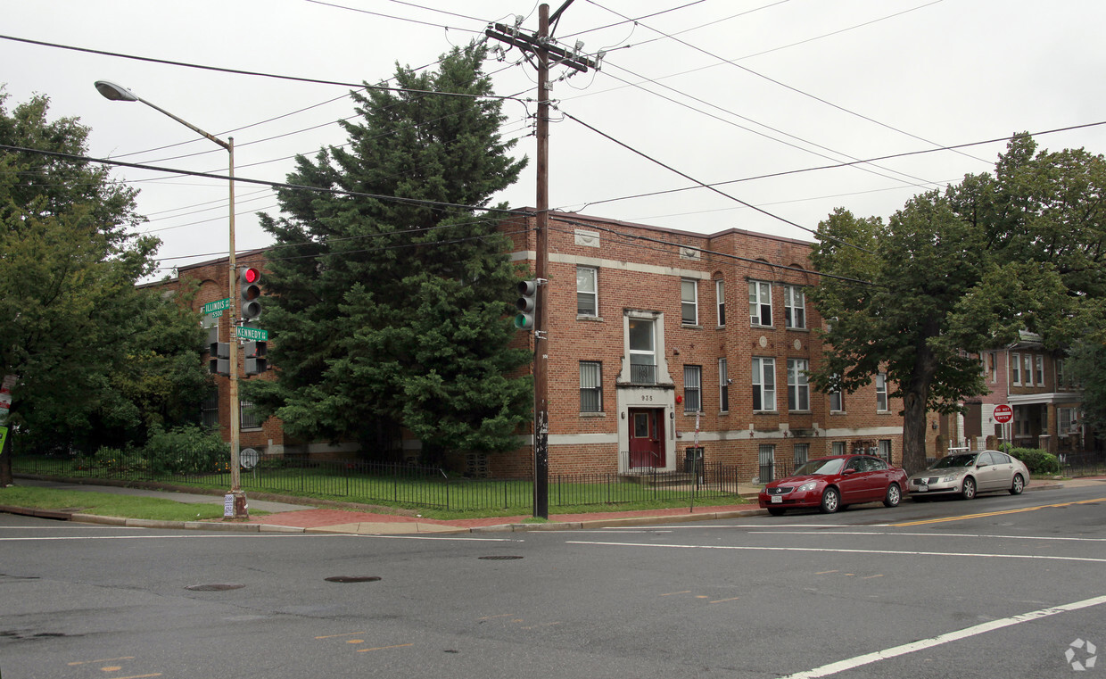 Foto del edificio - 935 Kennedy St NW
