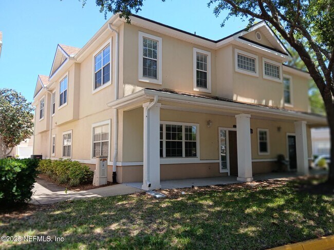 Foto del edificio - 1723 Forest Lake Cir W