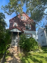 Building Photo - 419 E 5th St