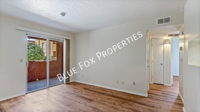 Building Photo - 1810 E Blacklidge Dr