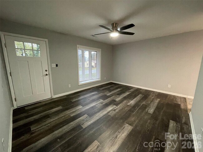 Foto del edificio - 2815 Ravencroft Dr