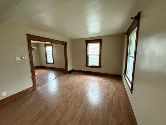 Foto del edificio - 3 bed 1 bath