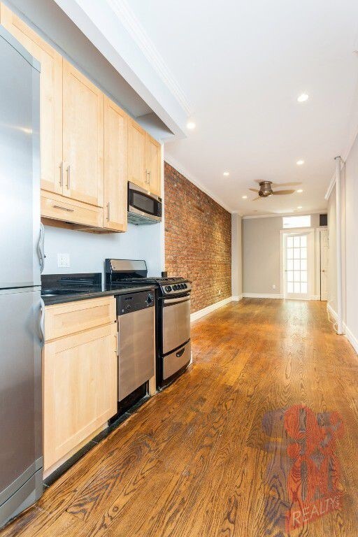 Primary Photo - 521 5th Ave