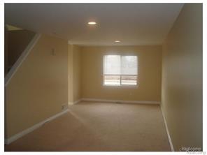 Foto del edificio - 3289 E 11 Mile Rd