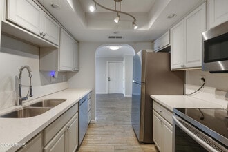 Building Photo - 10444 N 69th St