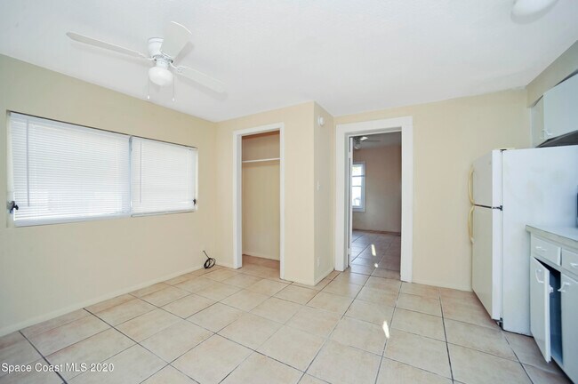 Building Photo - 1420 Avocado Ave