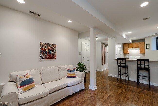 Building Photo - 4755 N Malden St