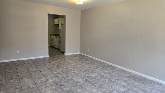 Foto del edificio - 2BR/1.5BA Close to the University of Flori...
