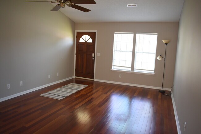Foto del edificio - 4824 Weybridge Ln