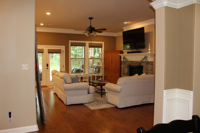 Building Photo - 25 Campana Ln