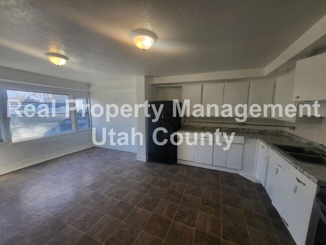 Building Photo - Provo Home
