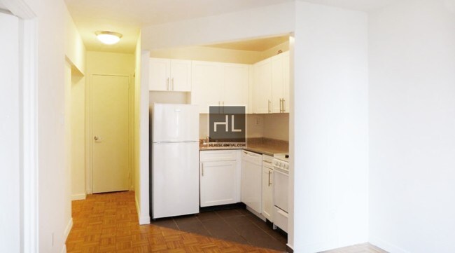 Building Photo - 171 E 89th St