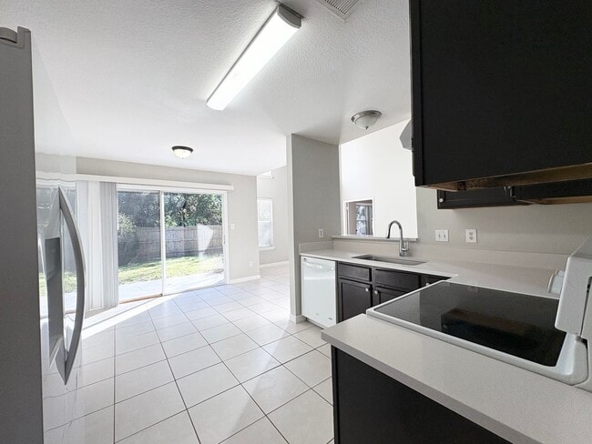 Building Photo - Gorgeous 4 BR Lake Mary home on Conservation lot - walking distance to Lake Mary HS