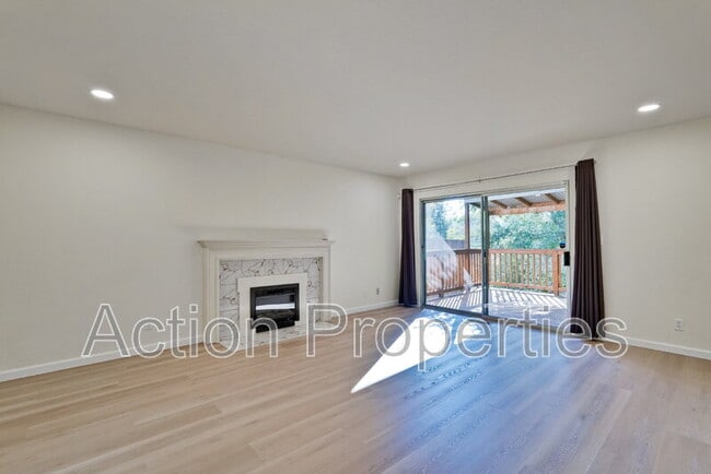 Building Photo - 3322 Shasta Dr