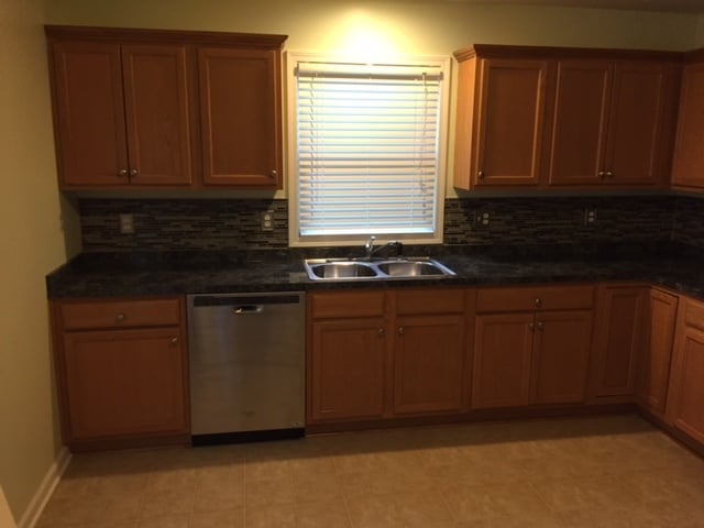 Large kitchen 12' x16.5' - 25 Roosevelt Ave