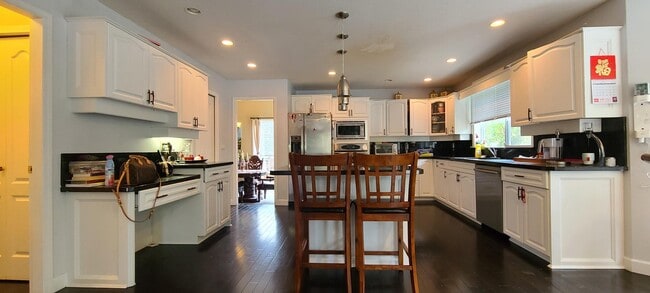 Building Photo - 3079 145A St