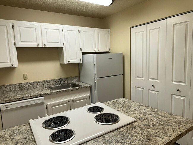 Building Photo - Umatilla Street Duplex
