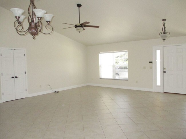 Foto del edificio - 2 br, 2 bath House - 16 Donlon Dr Unit B